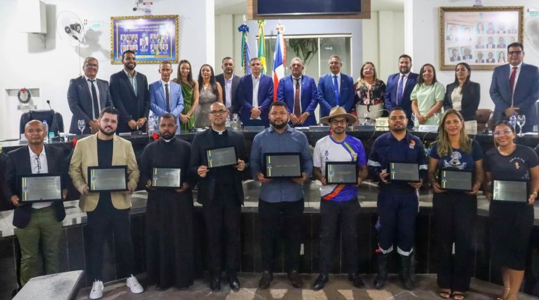 Sessão Solene concede Títulos de Cidadão Araciense e moção de elogios a pessoas que contribuem com o desenvolvimento do município